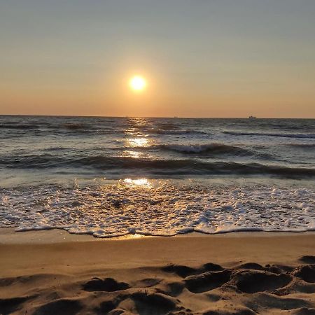 Luxury Beach Apartment In Qerret Golem  Zewnętrze zdjęcie