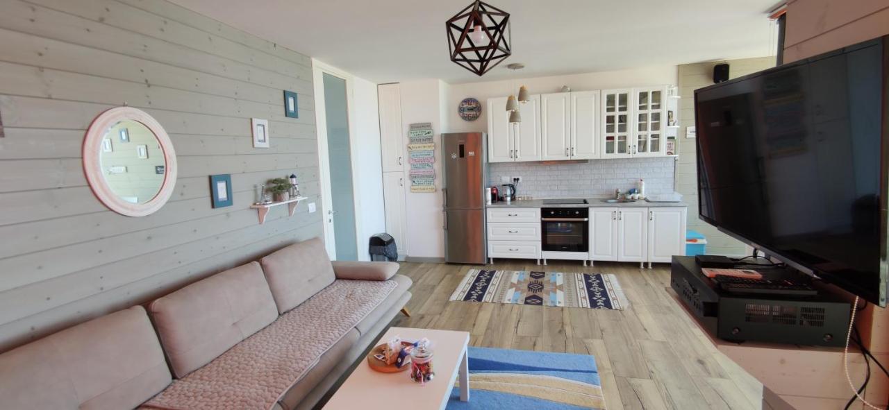 Luxury Beach Apartment In Qerret Golem  Zewnętrze zdjęcie